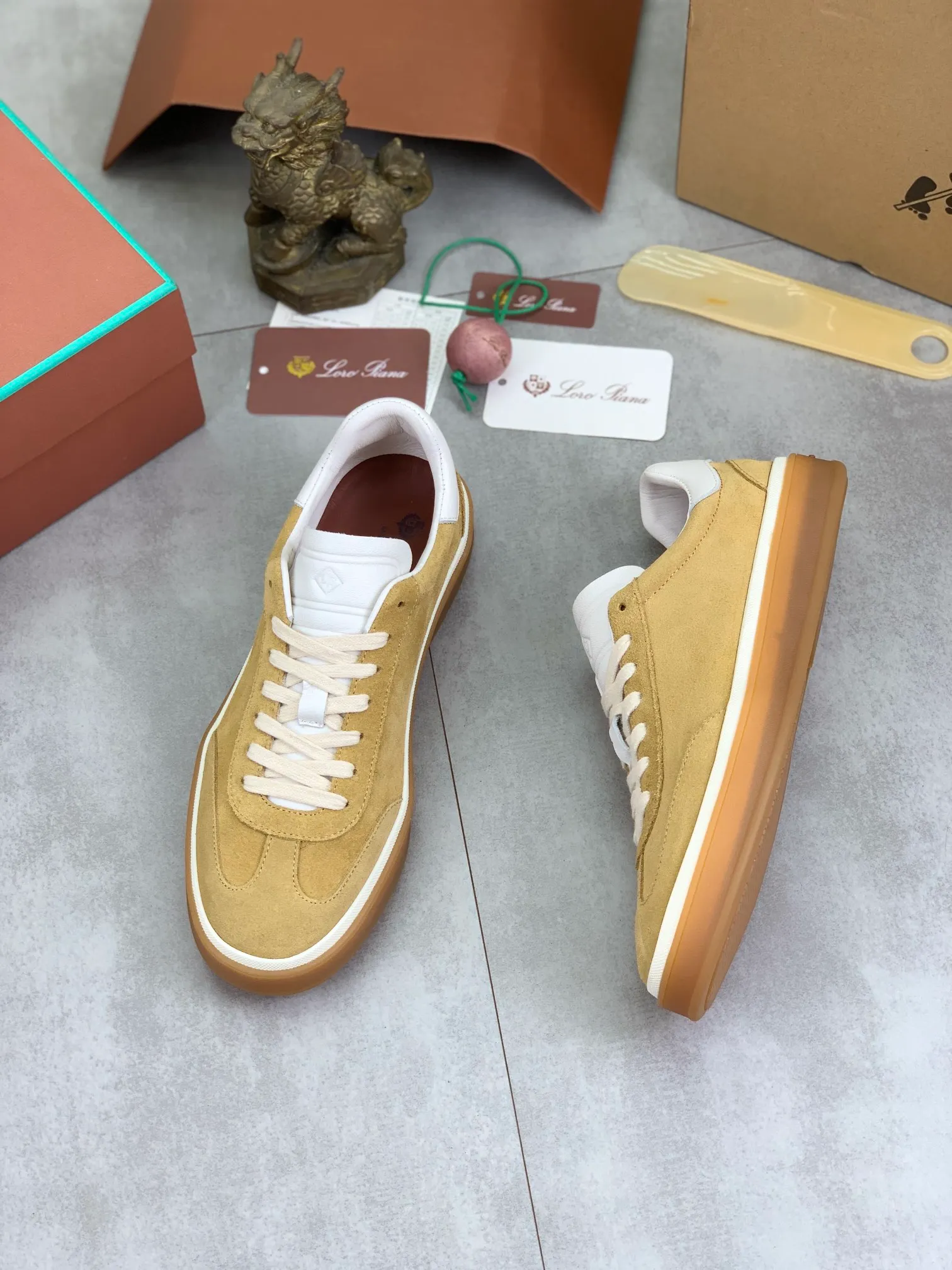 Men's Men's Shoes 💰P540 New 💰High Quality Loro Piana 💯Top Authentic Grade💯Buy the original 1:1 copy💯 Founded the existing Loro Piana company on April 24, 1924. It is now the sixth generation of family business, providing top quality products to customers who are discerning in taste and quality. Imported original fabrics, made of plain calfskin lining. Hand-sewn threads with cowhide feet. Original packaging. Size: 38-45. 7⃣️ colors available.